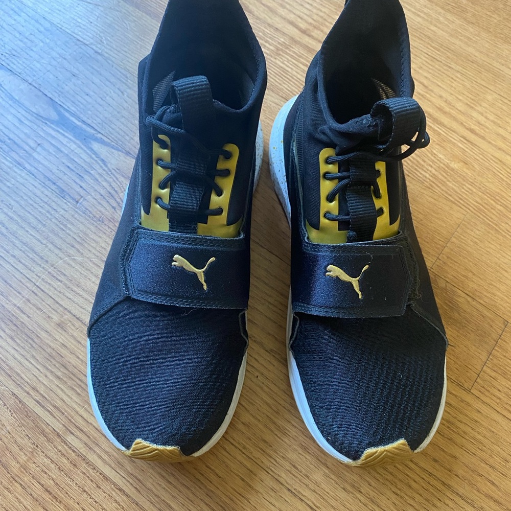 EUC PUMA Women's Phenom Gold Wn Sneaker, Black - Choose SZ/Color Size 6.5